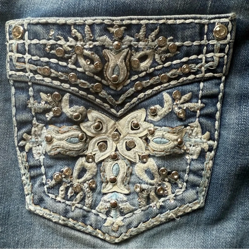 ✨ TELEPATIA Women’s Low-Rise Decorative Pocket Bootcut Jeans Size 27 ⭐ - Picture 6 of 12